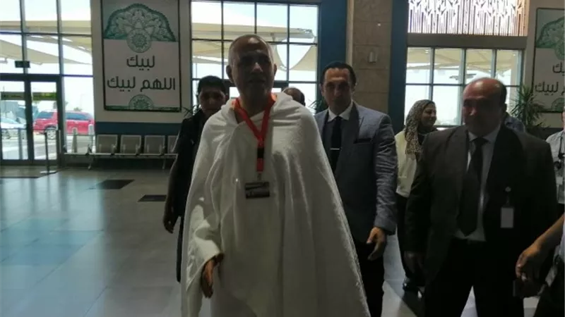 رئيس بعثة الحج الرسمية يصل المطار استعدادا للمغادرة للأراضي المقدسة