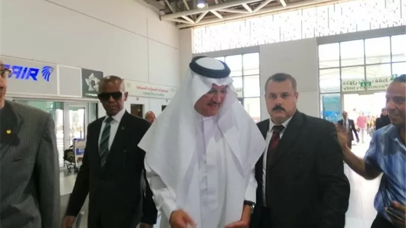 سفير السعودية يودع بعثة الحج المصرية الرسمية بمطار القاهرة