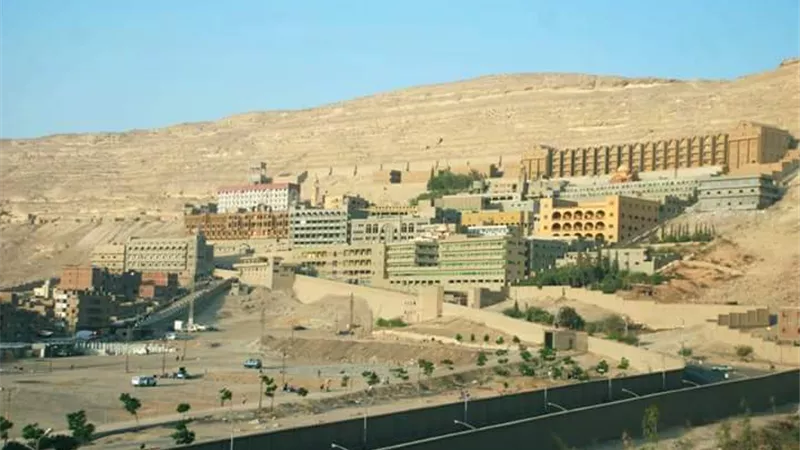 بدء احتفالات السيدة العذراء بدير درنكة وجهود مكثفة للنظافة والإنارة..الاربعاء