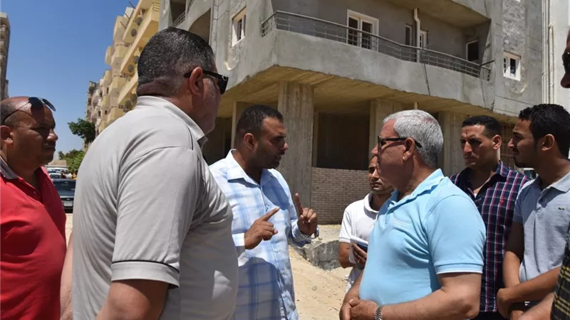 محافظ مطروح يوجه بتكثيف أعمال النظافة والانارة بمنطقة باب البحر