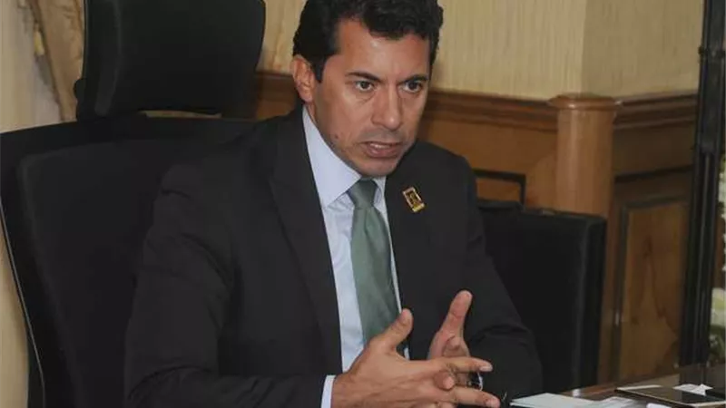 وزير الشباب يدعم جولة الرحالة علي عبده بمحافظات مصر