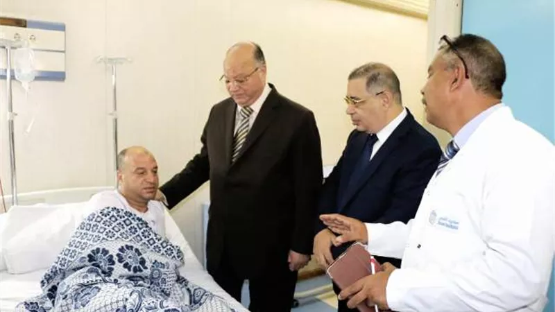 محافظ القاهرة يتفقد مصابى حادث معهد الأورام.. صور