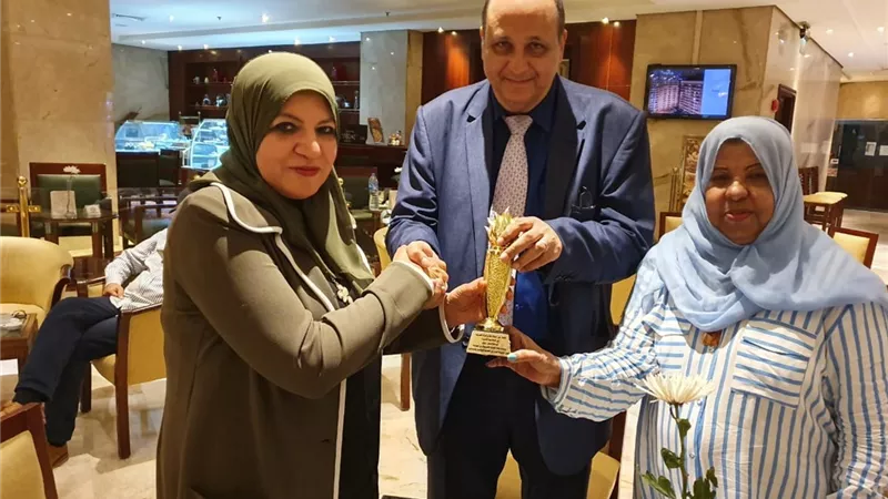 شبكة اعلام المرأه تكرم رئيسة اتحاد النساء العربيات فى هولندا