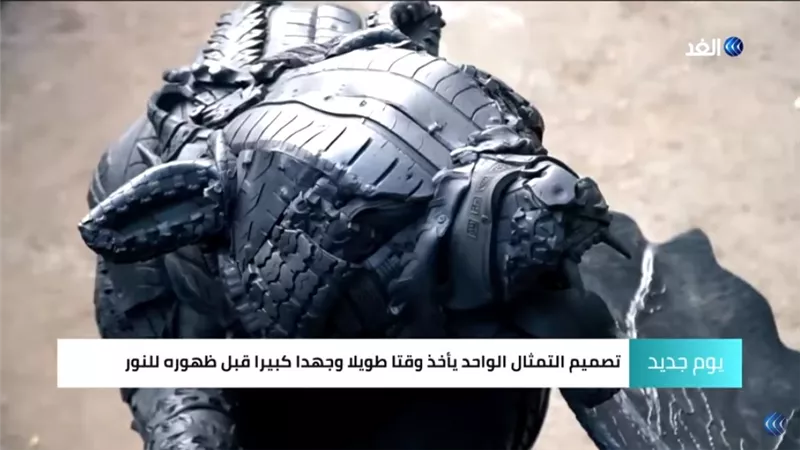 فنان روسي يصمم تماثيل من إطارات السيارات القديمة .. فيديو