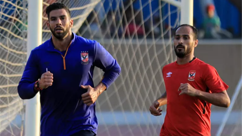 تدريبات منفردة لإكرامي وسليمان في مران الأهلي