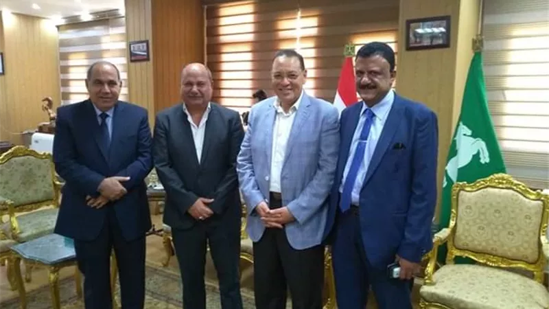 غراب يهنيء رئيس مركز الزقازيق لتعيينه سكرتيراً عاماً مساعداً لمحافظة الشرقية