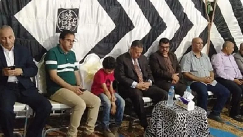 محافظ بني سويف يؤدي واجب العزاء في شهيد حادث التفجير الارهابي