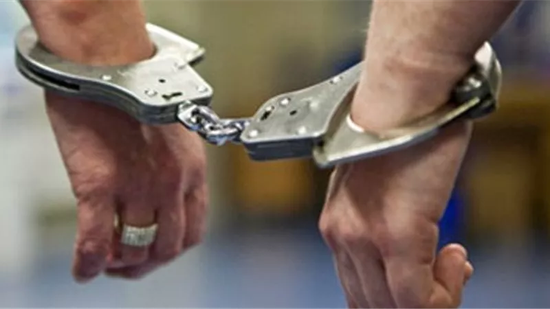 ضبط عامل أثناء قيامه بالتنقيب عن الأثار بمنزله بكفر شكر
