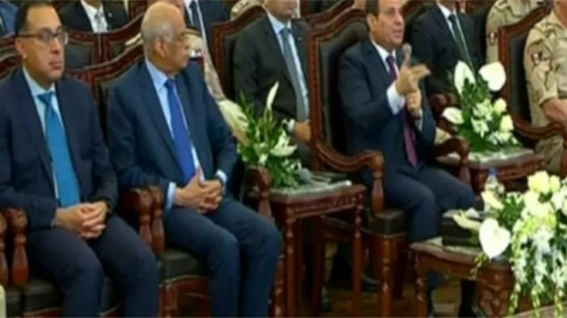 السيسي .. مجمع الأسمدة الفوسفاتية يساعد في الاستفادة من المواد الخام بدلا من تصديرها