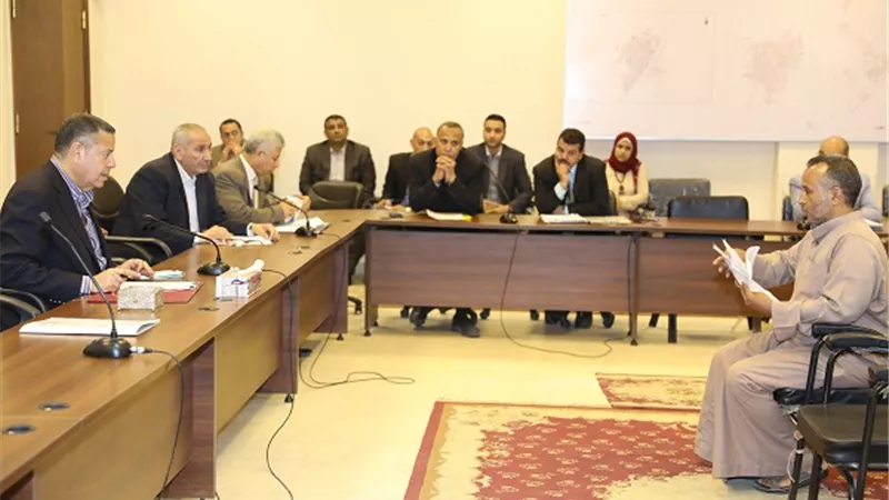 محافظ بني سويف يبحث مطالب وشكاوى المواطنين