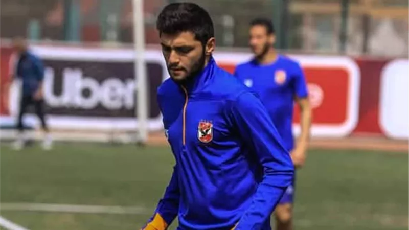 كريم نيدفيد يؤدي جلسة بالجيم على هامش مران الأهلي