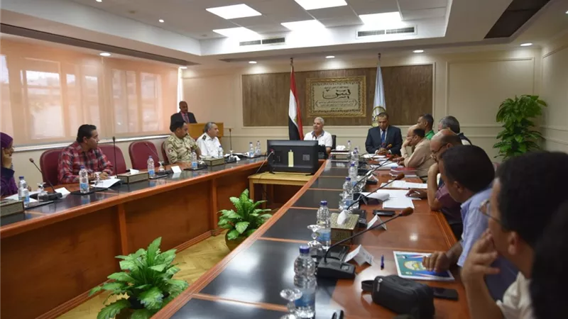 الغرابلى يقرر إعادة تشكيل اللجنة الفنية لتقييم أسعار الأراضى وفقا للشرائح بمرسى مطروح