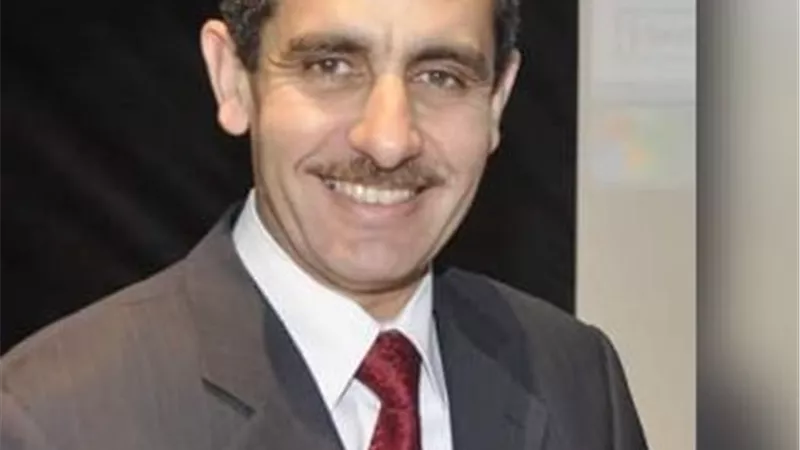 رئيس جامعة القناة يكرم الطلاب المشاركين في لجنة تنظيم البطولة الافريقية