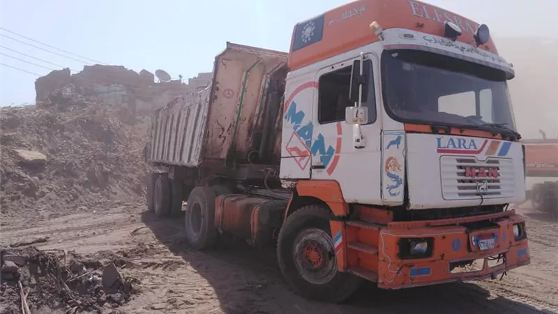 بدء أعمال رفع أنقاض منازل نجع أبو عصبة على طريق الكباش بالأقصر