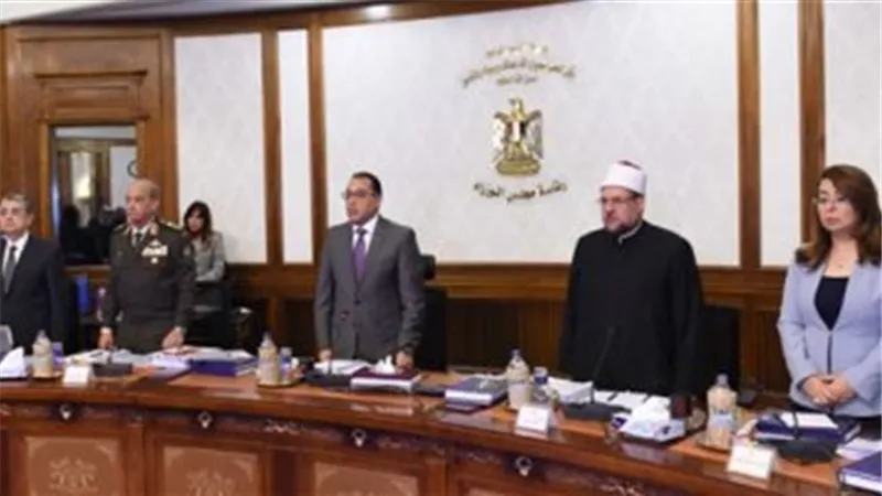 دقيقة حداد على أرواح شهداء حادث الأورام في بداية اجتماع الحكومة