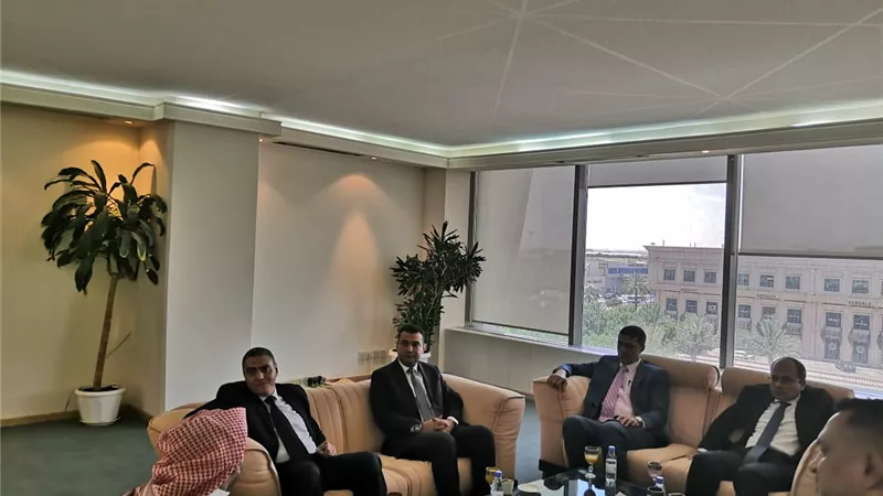 القوى العاملة تطمئن على أحوال 700 مصري بالسعودية
