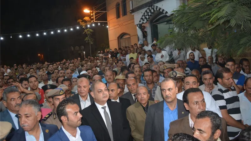 محافظ الغربية يؤدى صلاة الجنازة على 12 شهيداً فى حادث معهد الأورام بقرية ميت حبيب بسمنود صور