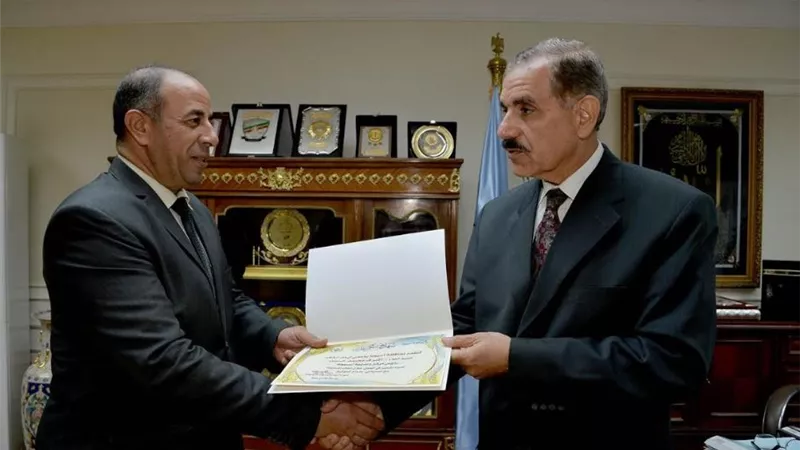 محافظ أسيوط يكرم 