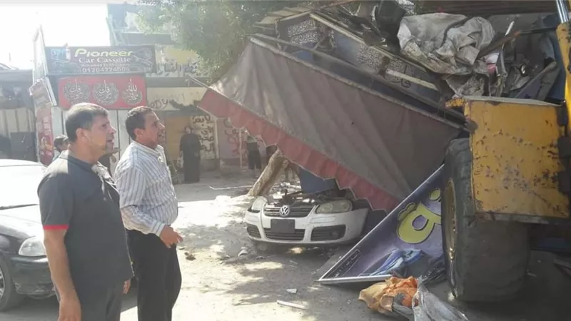 إزالة ٣ أكشاك مخالفة غير مرخصة بضواحى بورسعيد.. صور