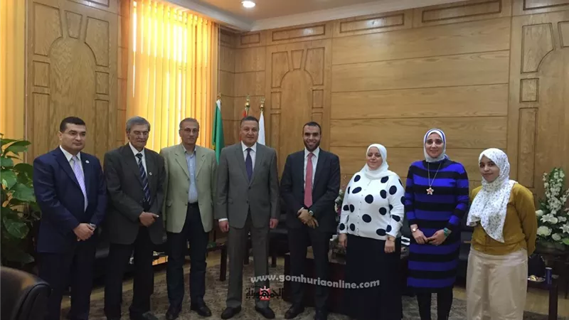 رئيس جامعة بنها يبحث مع ممثلي هواوي سبل التعاون