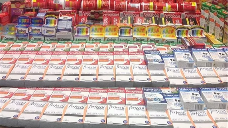 جمارك مطار برج العرب تضبط محاولة تهريب كمية من المكملات الغذائية ولبان النيكوتين