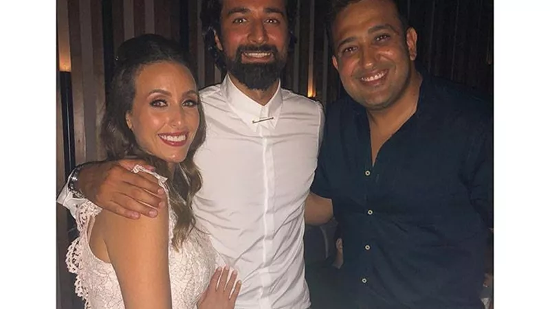 الشاعر تامر حسين يهنئ احمد حاتم بعقد قرانه .. صور