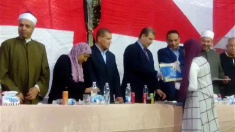نائب أسيوط وبيت العائلة المصرية يكرمان حفظة القرأن والأوائل ..صور