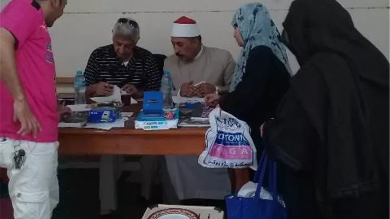 توزيع لحوم الأضاحي على المحتاجين في العبور