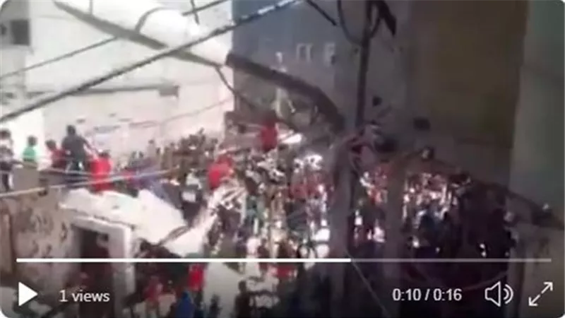 مصرع وإصابة 6 اطفال انهار بهم مبنى اعتلوه لمشاهدة اضحية العيد