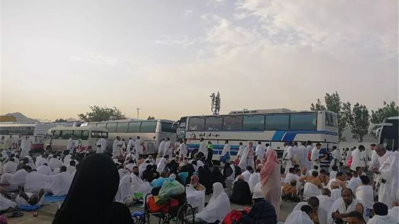جبل الرحمة بمشعر عرفه يستقبل ضيوف الرحمن.. اليوم