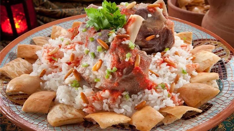 احذر تناول الفتة على الريق.. تهدد المعدة بأضرار خطيرة
