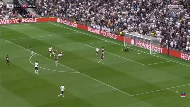 توتنهام يفوز على استون فيلا 3 / 1
