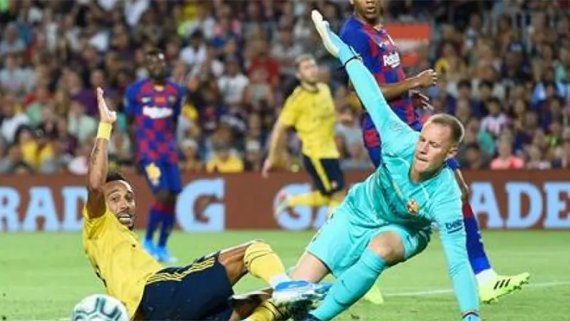 ملخص وأهداف مباراة برشلونة ونابولى الايطالى.. فيديو