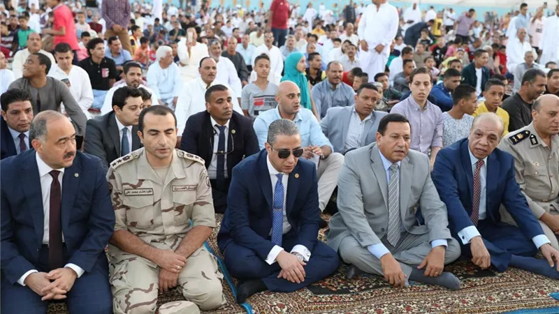محافظ سوهاج يؤدي صلاة عيد الأضحى وسط الآلاف من أبناء وأهالي سوهاج