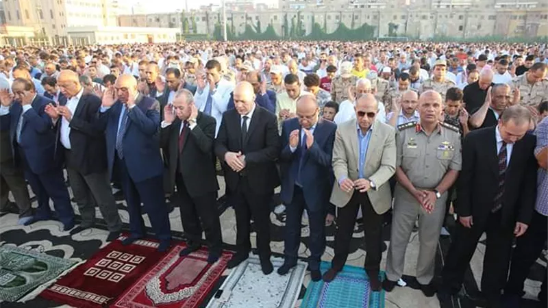 محافظ كفرالشيخ يؤدى صلاة عيد الأضحى المبارك وسط الآلاف من الأهالي