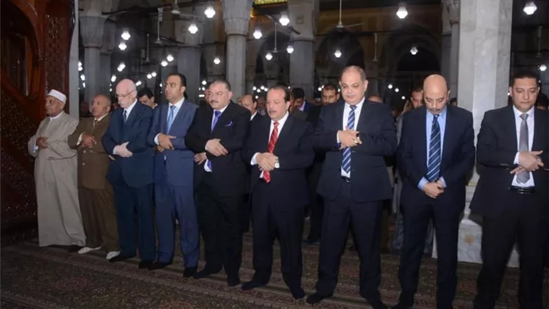 محافظ الغربية يؤدي صلاة عيد الأضحى بالمسجد الأحمدي بطنطا