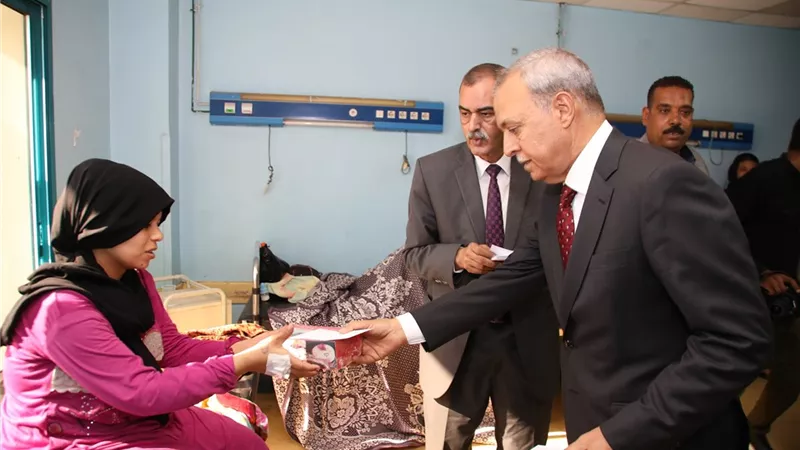 محافظ قنا يهنئ المرضى والأيتام بعيد الأضحى المبارك