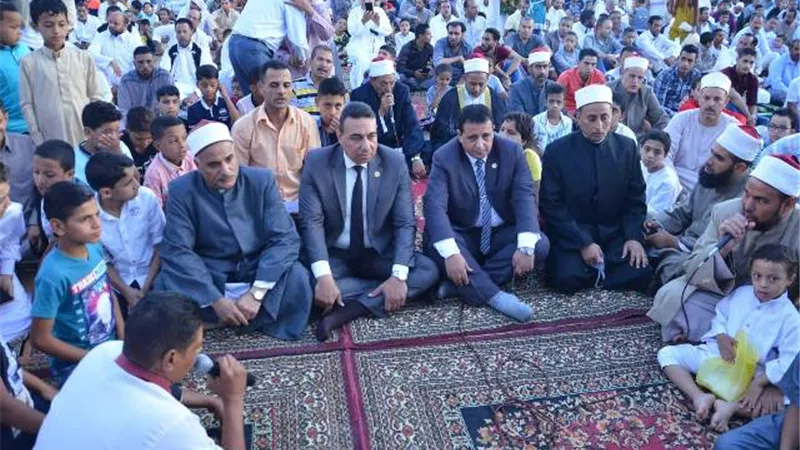 السكرتير العام يشارك أهالي مطروح صلاة عيد الاضحي المبارك