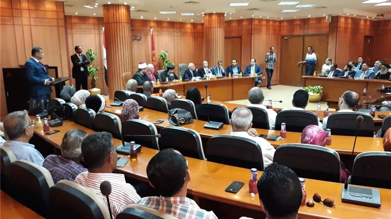 محافظ بورسعيد يستقبل وفود قيادات الكنيسة و التنفيذيين المهنئين بالعيد