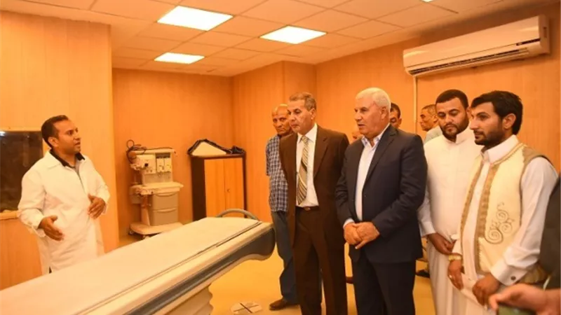 محافظ مطروح ١٠ الاف جنيه لشراء المستلزمات الطبية..و تأجير سكن خارجى للأطباء
