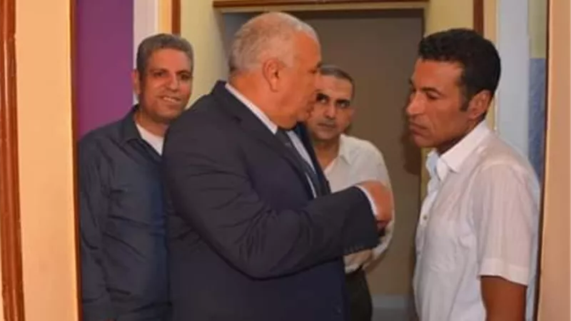 الزملوط يتفقد منازل الأولى بالرعاية ويوجه بتأثيثها وحصر جميع المستحقين بالوادى الجديد.. صور