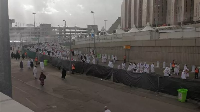 الحجاج يستقرون بمنى لرمى الجمرات بأيام التشريق الثلاث ... والمتعجلون يغادرون غدا