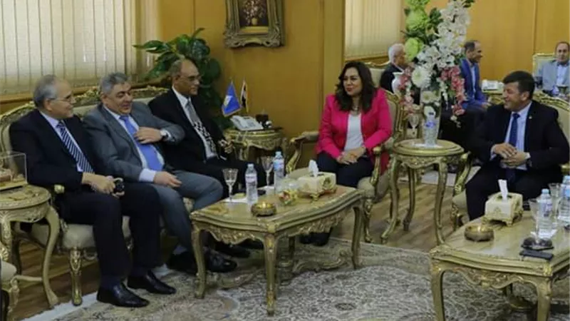 محافظ دمياط تتبادل التهانى بمناسبة عيد الأضحى المبارك