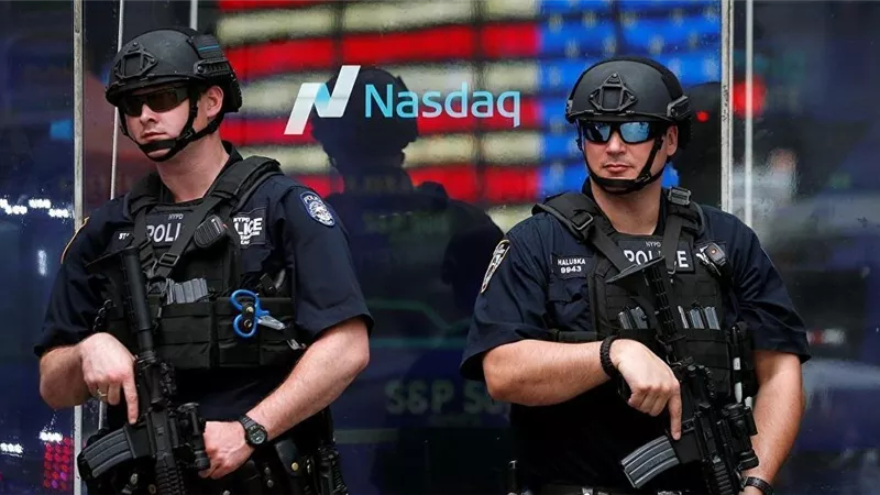 أمريكي ينشر على 