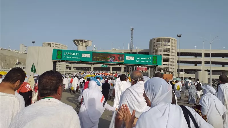حجيج الجمعيات الاهلية يواصلون اليوم رمى جمرات العقبة