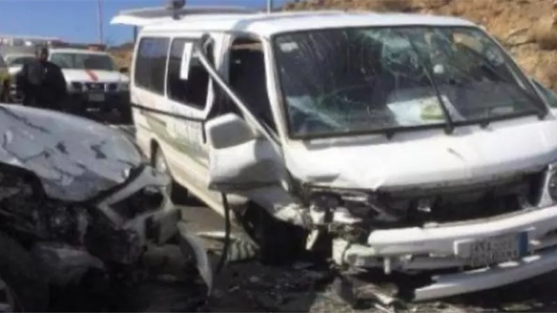 بالاسماء .. مصرع ٣ واصابة ١٨ في حادث انقلاب ميكروباص اثناء توجههم لحضور زفاف