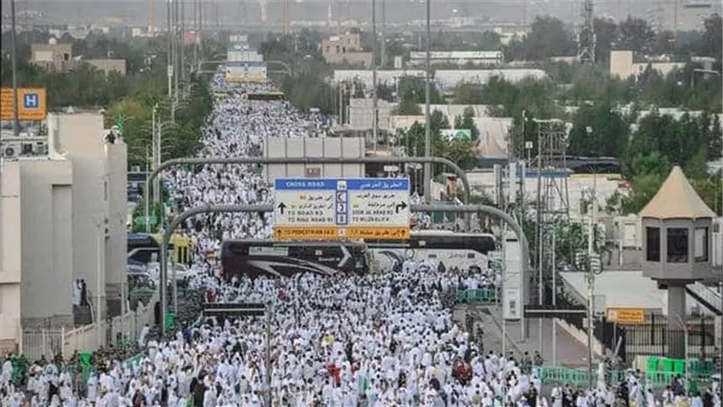 مليوني مسلم يؤدون فريضة الحج على صعيد عرفة
