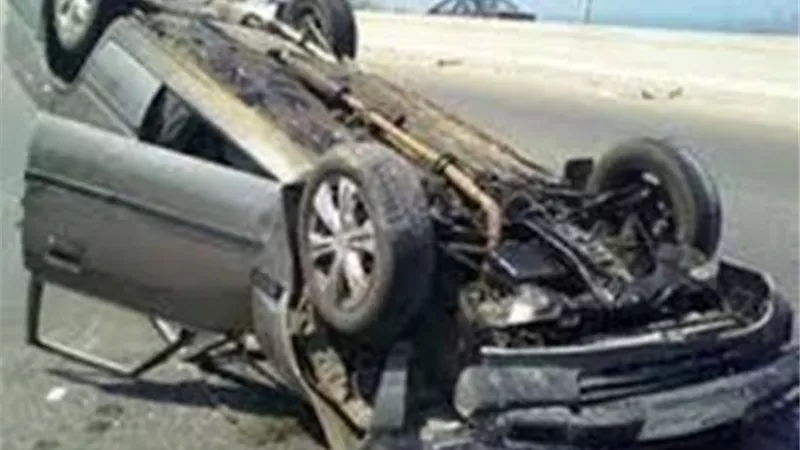 إصابة 5 من أسرة واحدة بحروق بعد انقلاب سيارتهم وتفحمها في البحيرة