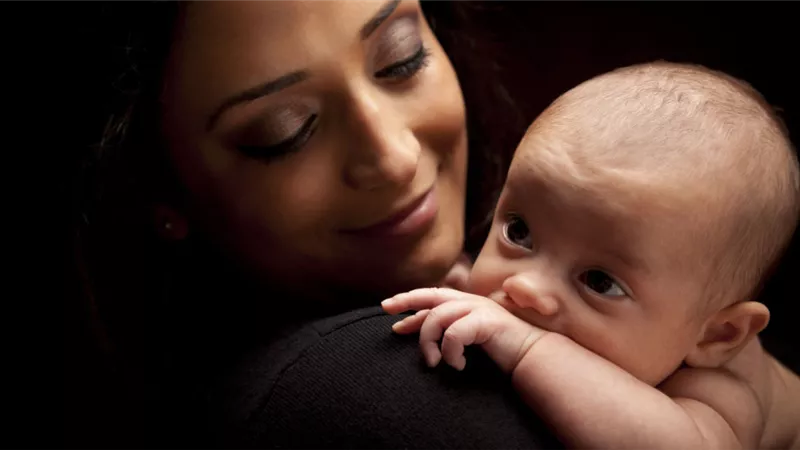 بعد حلما مستحيلا.. امرأة تفاجئ الأطباء وتلد توأمين