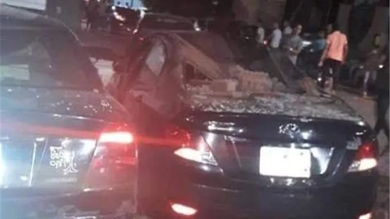 اصابة طالبين وتحطم 3 سيارات فى انهيار سور ببرج سكنى جديد